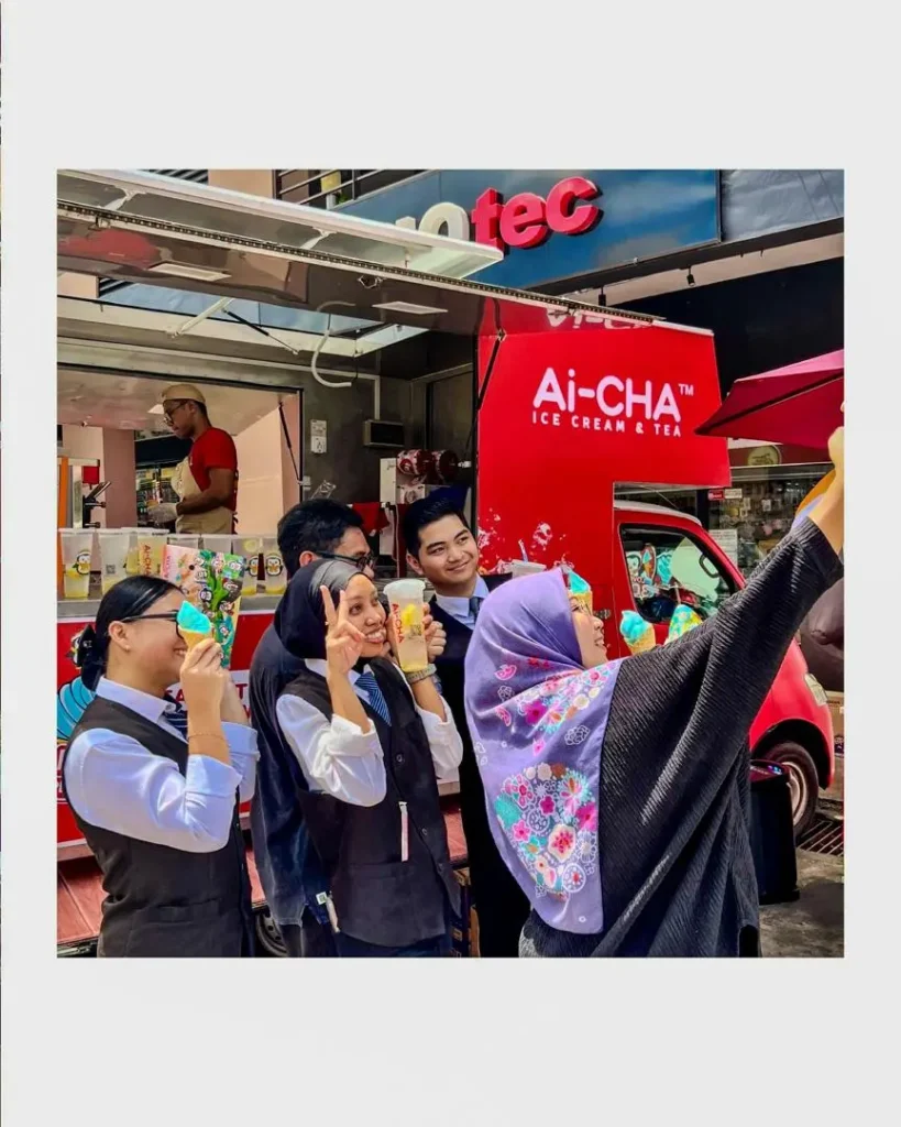 Celebrating Ai Cha’s “Love You 300x” Campaign – Brewing Across Sabah! 4 Group selfie in front of Ai-CHA ice cream and tea truck as staff hold drinks and cones outside the kiosk