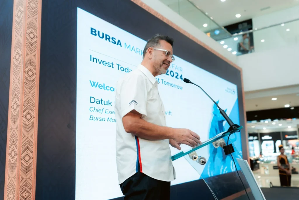 Bursa Marketplace Fair 2024: Invest Today, Harvest Tomorrow 3 Datuk Muhamad Umar Swift delivering a speech at the Bursa Marketplace Fair 2024 in Suria Sabah Mall