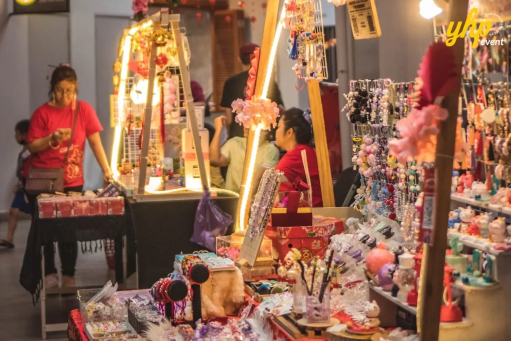 Local Sabahan vendor selling arts 