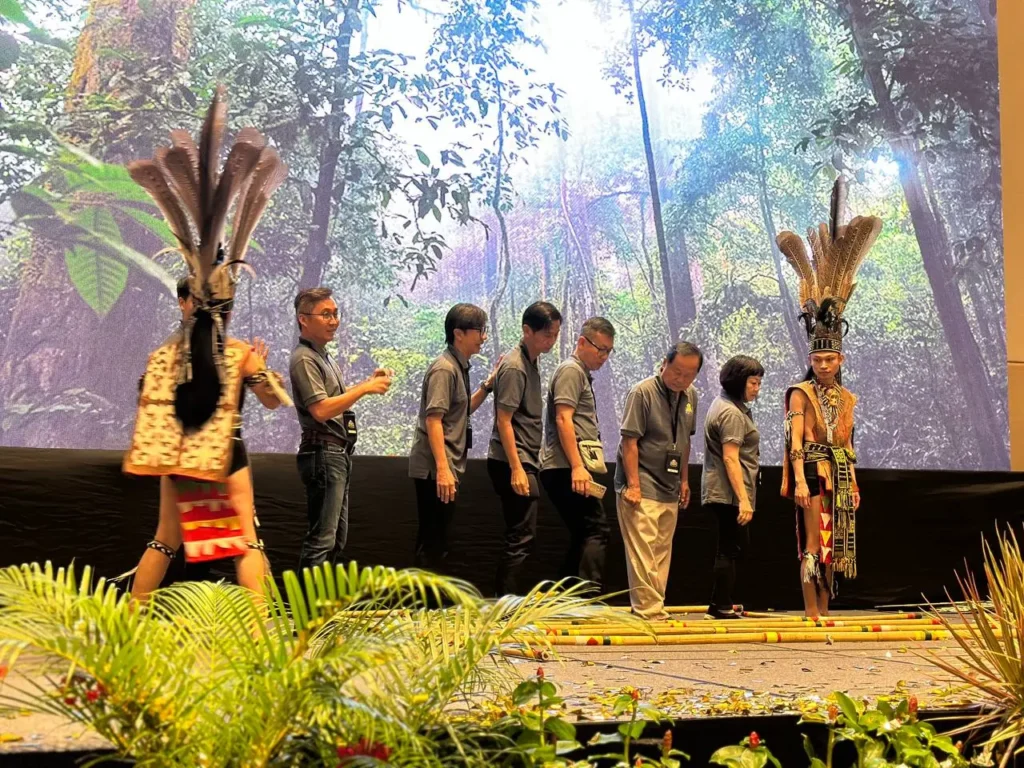 Celebrating Heritage and Legacy: Chung Ling Alumni Dinner in Sabah 4 Traditional bamboo dance performance at the 55th World Chung Ling Alumni Carnival held at a gala event in Sabah