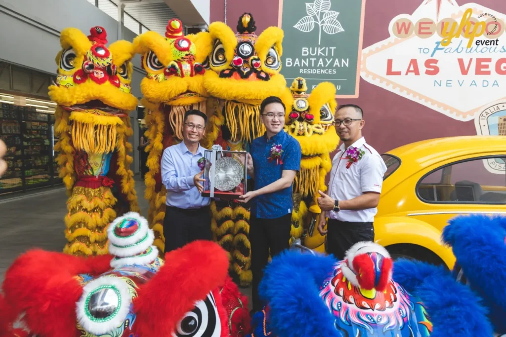 Celebrating the Grand Launch of Curve25 5 Officials receiving a memento in front of colorful lion dance performers