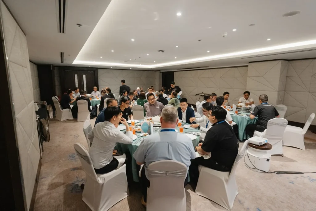 Ignite IT : Powering Tomorrow’s Solutions 2 Corporate team dining at round tables during a Systemizer Technic networking event in a banquet hall