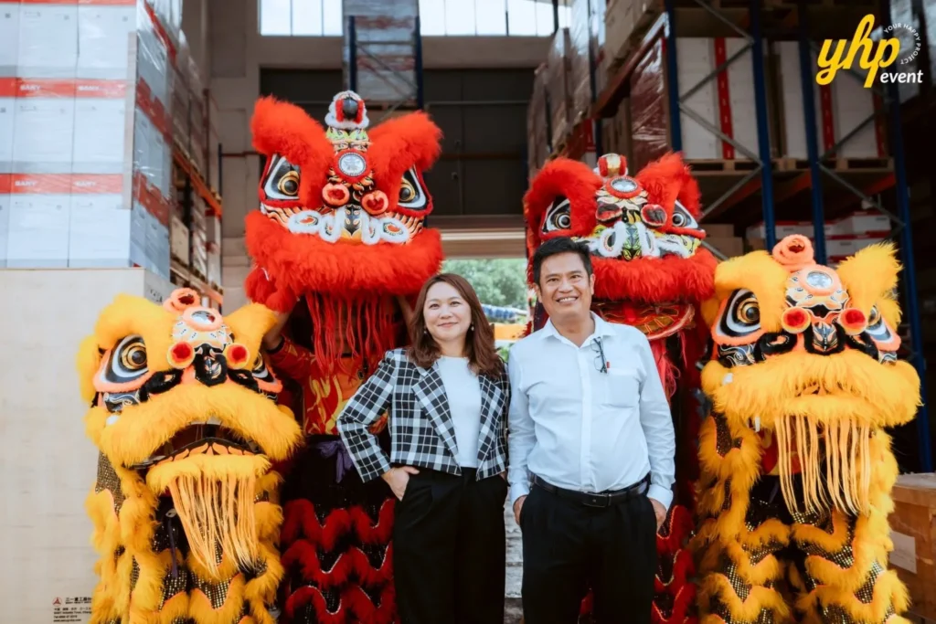JT Machinery Office Launching 3 JT Machinery Sdn Bhd representatives posing with traditional red and yellow lion dance performers