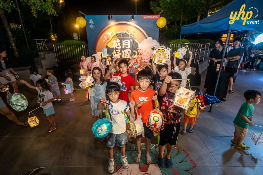 Magical Mid Autumn Gathering in Curve25 13 A group of children proudly holding their unique Mid-Autumn Festival lanterns in front of a themed backdrop