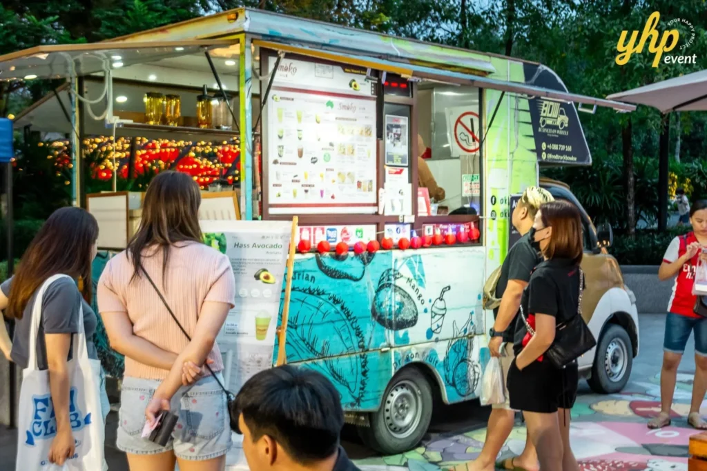Magical Mid Autumn Gathering in Curve25 18 Customers queuing at a colorful smoothie food truck during a Mid-Autumn Festival outdoor celebration