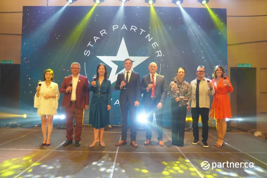 Unleashing the Future of Business: Partner.Co's Star Partner Business Conference & Award Night 9 Group of corporate executives holding wine glasses for a celebratory toast on the Partner.Co award stage in Marriot Hotel Kota Kinabalu