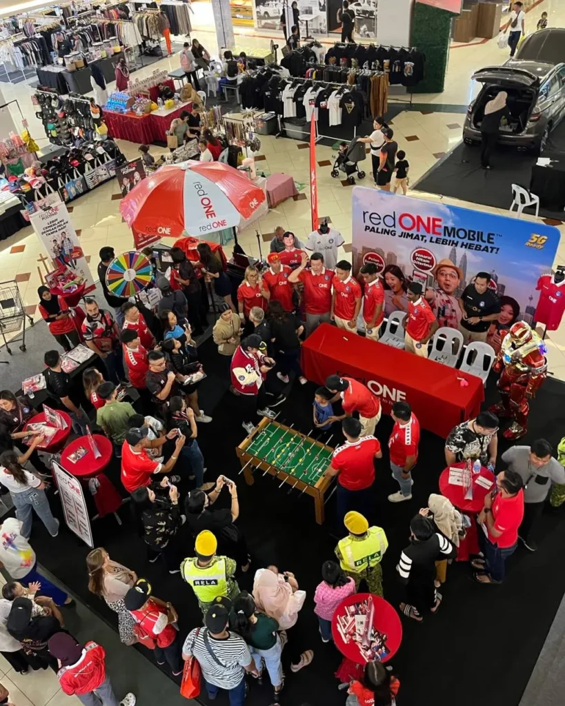 REDone Roadshow: Meet & Greet with Sabah FC (Football Club) 2 Crowded redONE Mobile event in a ITCC mall featuring a foosball table, mascot, and fans seeking information