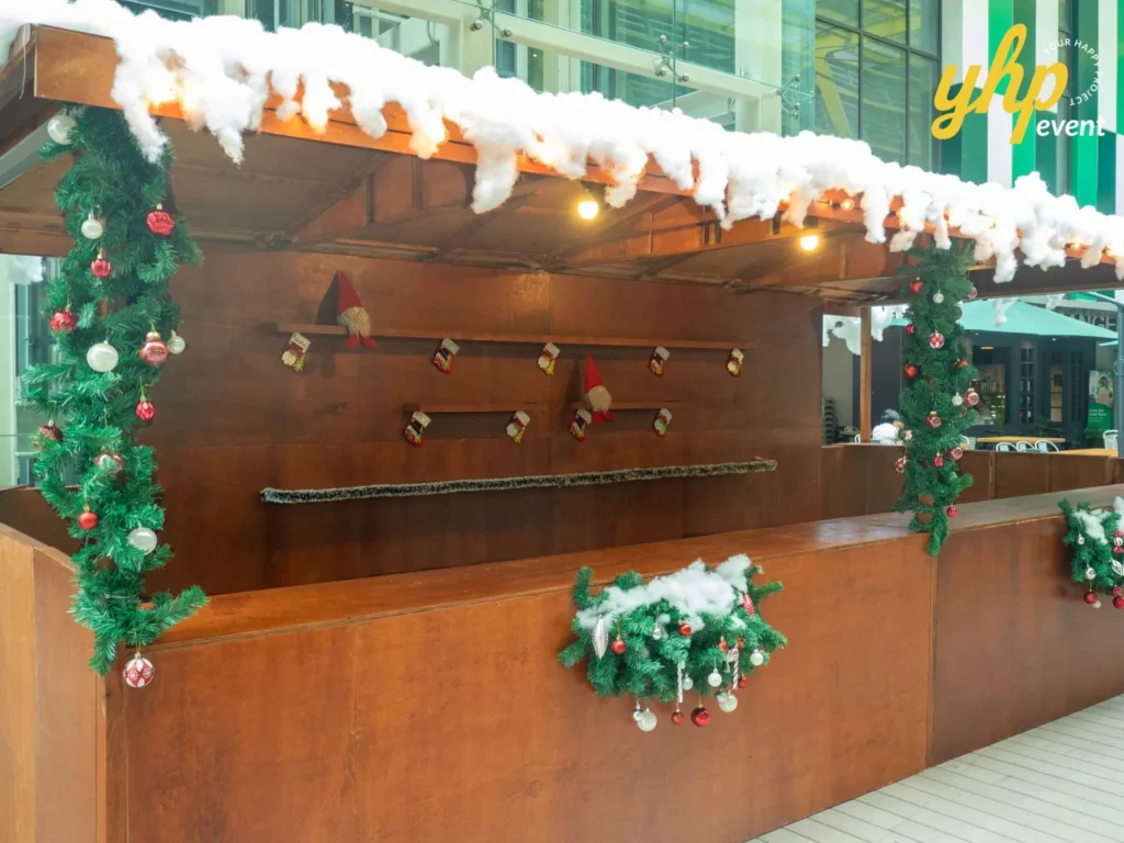 Riverson - Christmas & Lunar New Year Decoration 9 Rustic wooden market stall decorated with cotton snow and green garlands