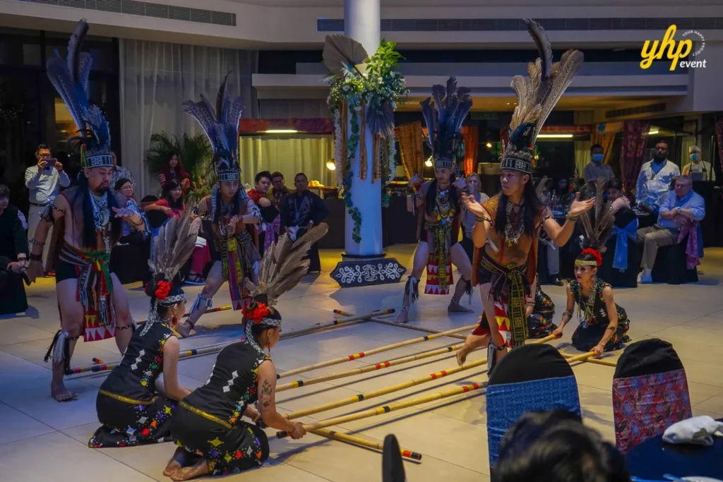 Sabah Magunatip Dance Traditional bamboo dance performance featuring dancers jumping between moving poles
