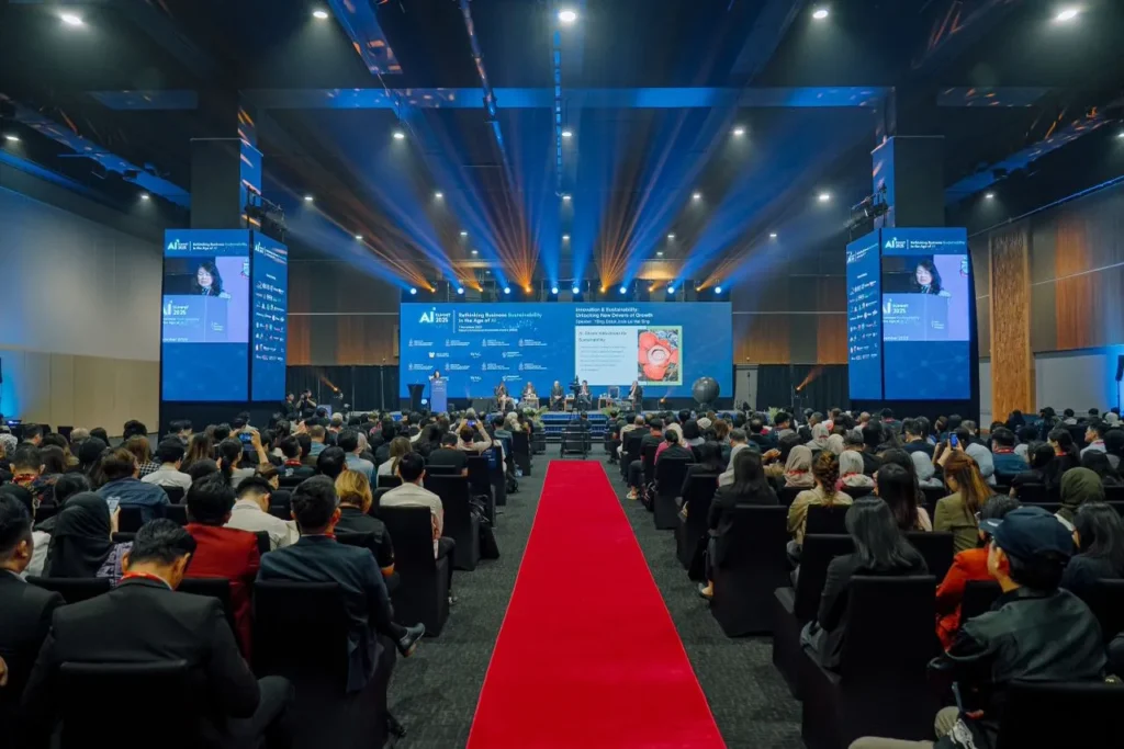 SME Expo AI Summit 2025 - Sabah International Convention Centre (SICC) 4 Full house at AI Summit 2025 as delegates watch speakers beneath blue lighting and central red aisle setup