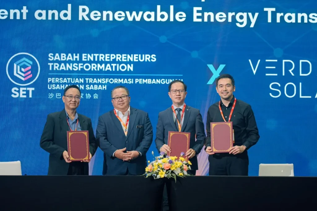 SME Expo AI Summit 2025 - Sabah International Convention Centre (SICC) 7 Representatives hold signed documents at AI Summit 2025