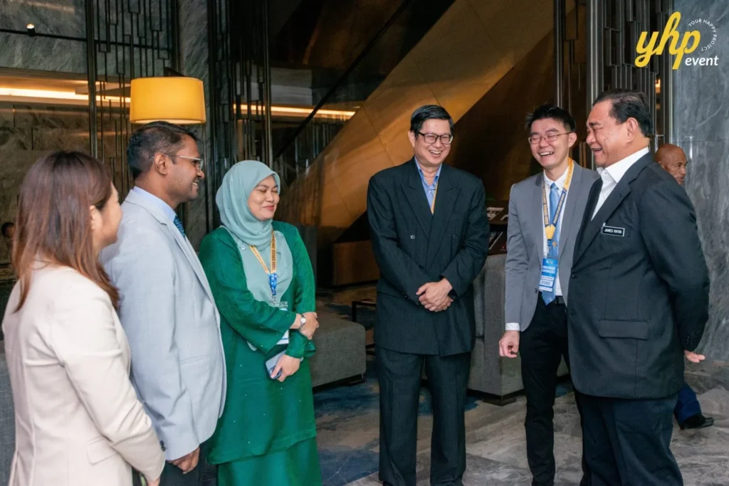Exploring Advancements in Surgical Care: Highlights from the Sabah Surgical Conference 2 Group of delegates engaging in discussion during the Sabah Surgical Conference 2023 event at Hilton Kota Kinabalu