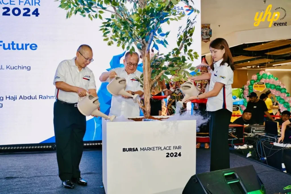Bursa Marketplace Fair 2024: Sarawak Edition 2 Dignitaries perform a symbolic tree watering ceremony at the Bursa Marketplace Fair 2024 event in Kuching