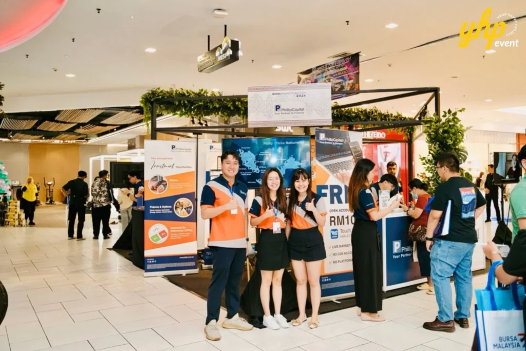 Bursa Marketplace Fair 2024: Sarawak Edition 12 Staff at PhillipCapital booth during Bursa Marketplace Fair 2024 promoting financial services