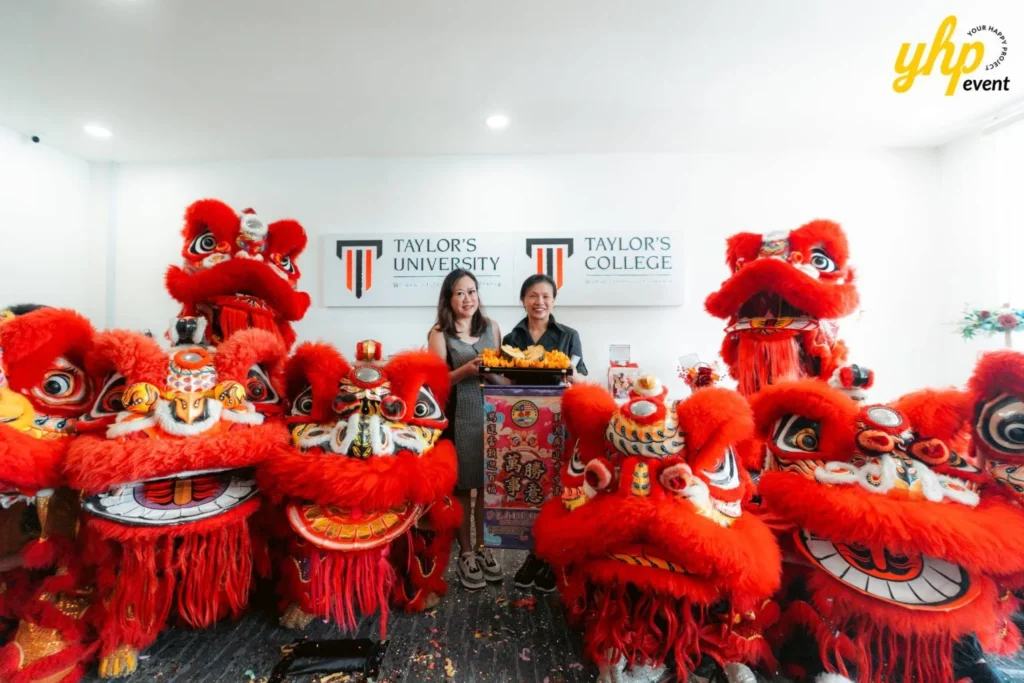 Grand Opening of Taylor's Sabah Counseling Centre 9 Group photo of organizers and lion dance troupe at the Taylor's Education Counseling Centre launch event