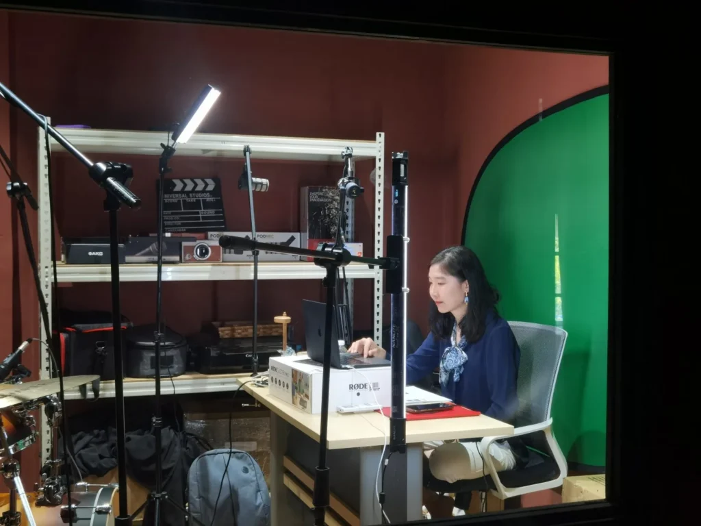 First Ever Virtual Asia Pacific Consultation of Marketplace Mindfulness 6 Speaker setup with green screen and lighting for the virtual Marketplace Mindfulness global conference