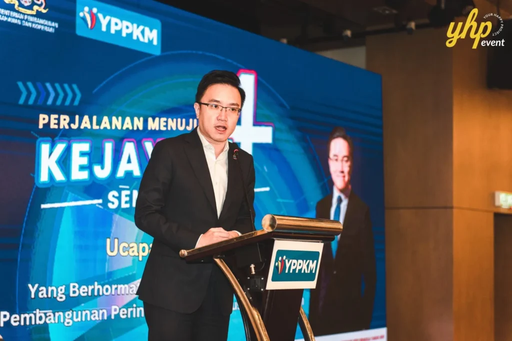 Empowering Entrepreneurs: YPPKM Small Business Seminar in Kota Kinabalu 11 YB Phone Jin Zhe delivers an official speech at the seminar for SMEs in Le Meridien Hotel Kota Kinabalu