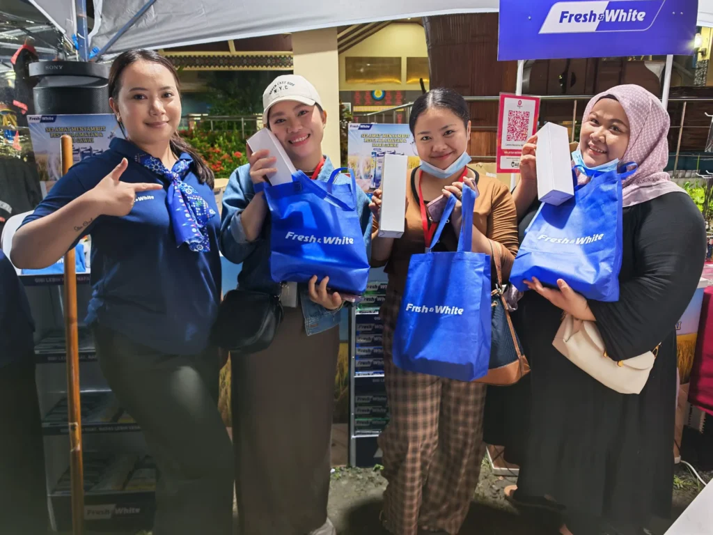 Fresh & White celebrating Kaamatan with the Sabah Community 2 Fresh & White sabah Activation