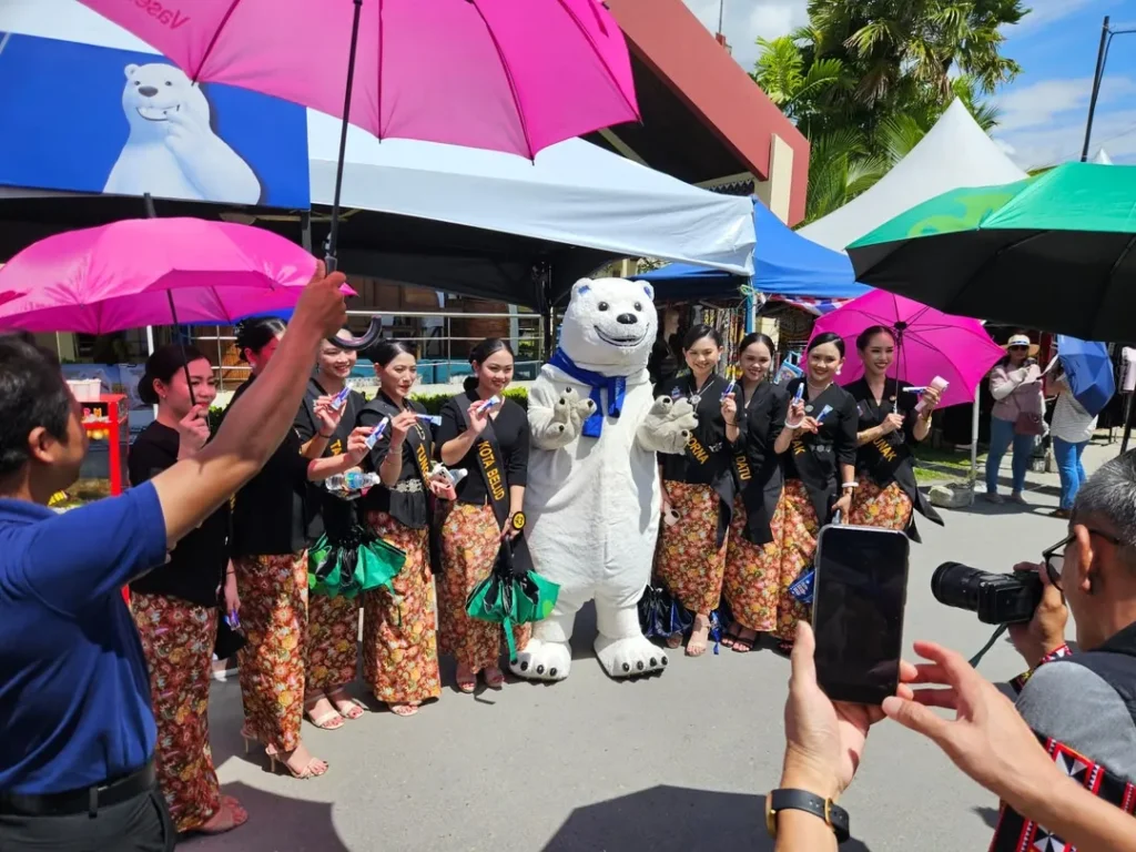 Fresh & White celebrating Kaamatan with the Sabah Community 9 Fresh & White with unduk ngadau